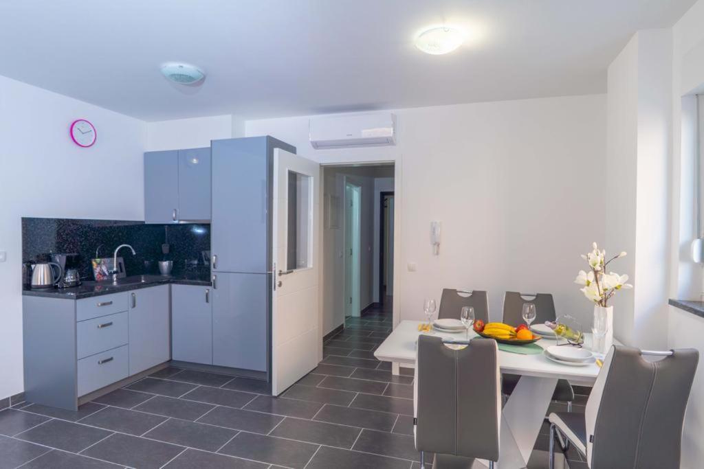 Villa Cologne Baška Voda Zewnętrze zdjęcie